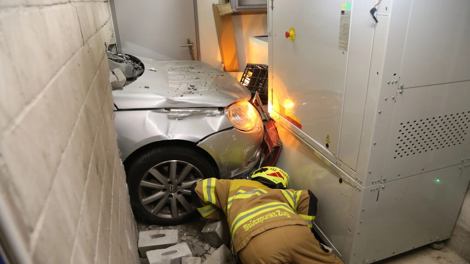 Auto in Wand gefahren - Senioren am Steuer