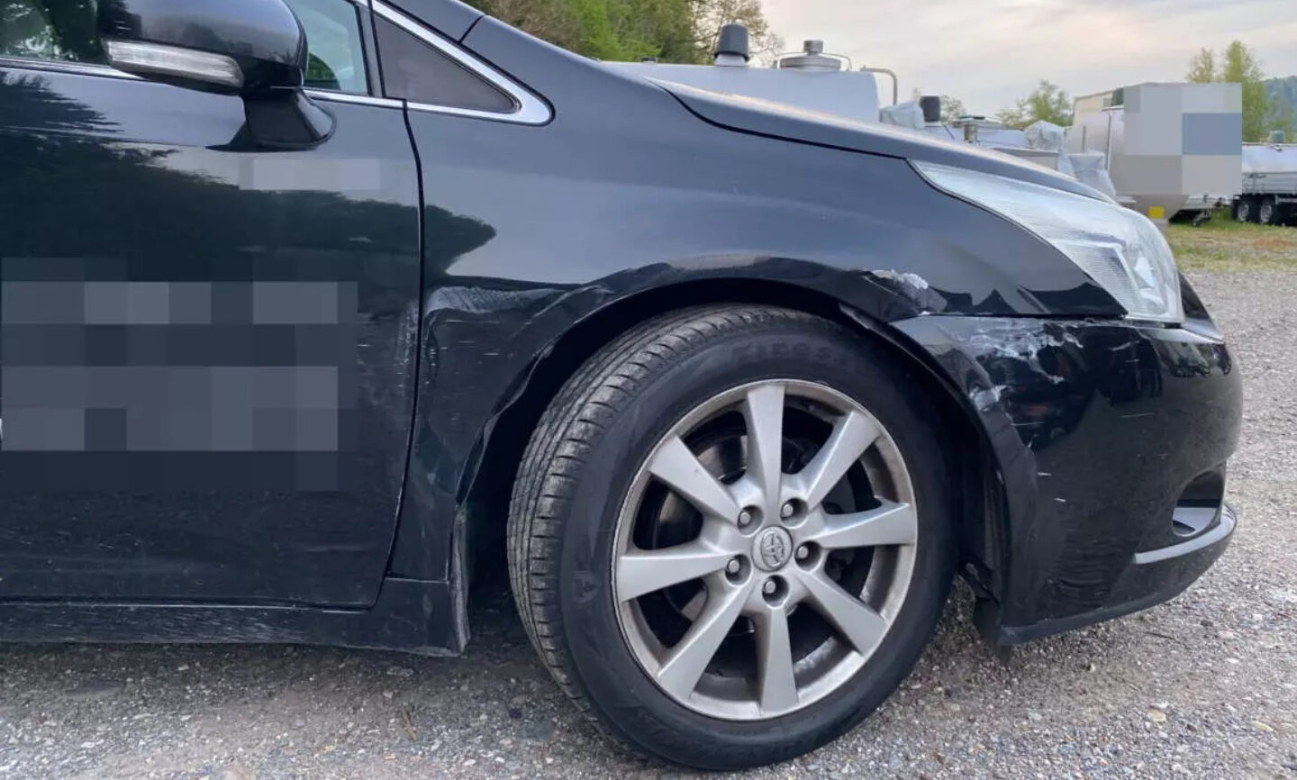 Auto Rechtsüberholen Unfall