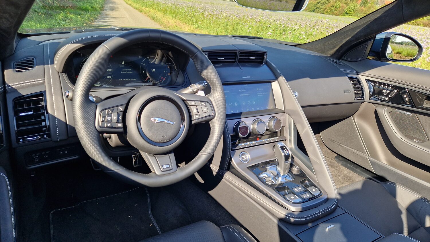 Cockpit des Jaguar F-Type Cabrio