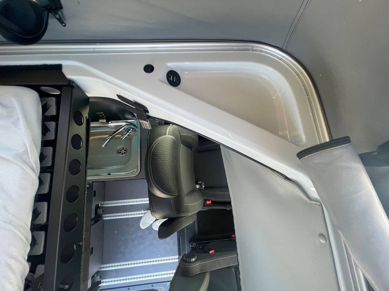 Sich von oben in den Renault Trafic Spacenomad
