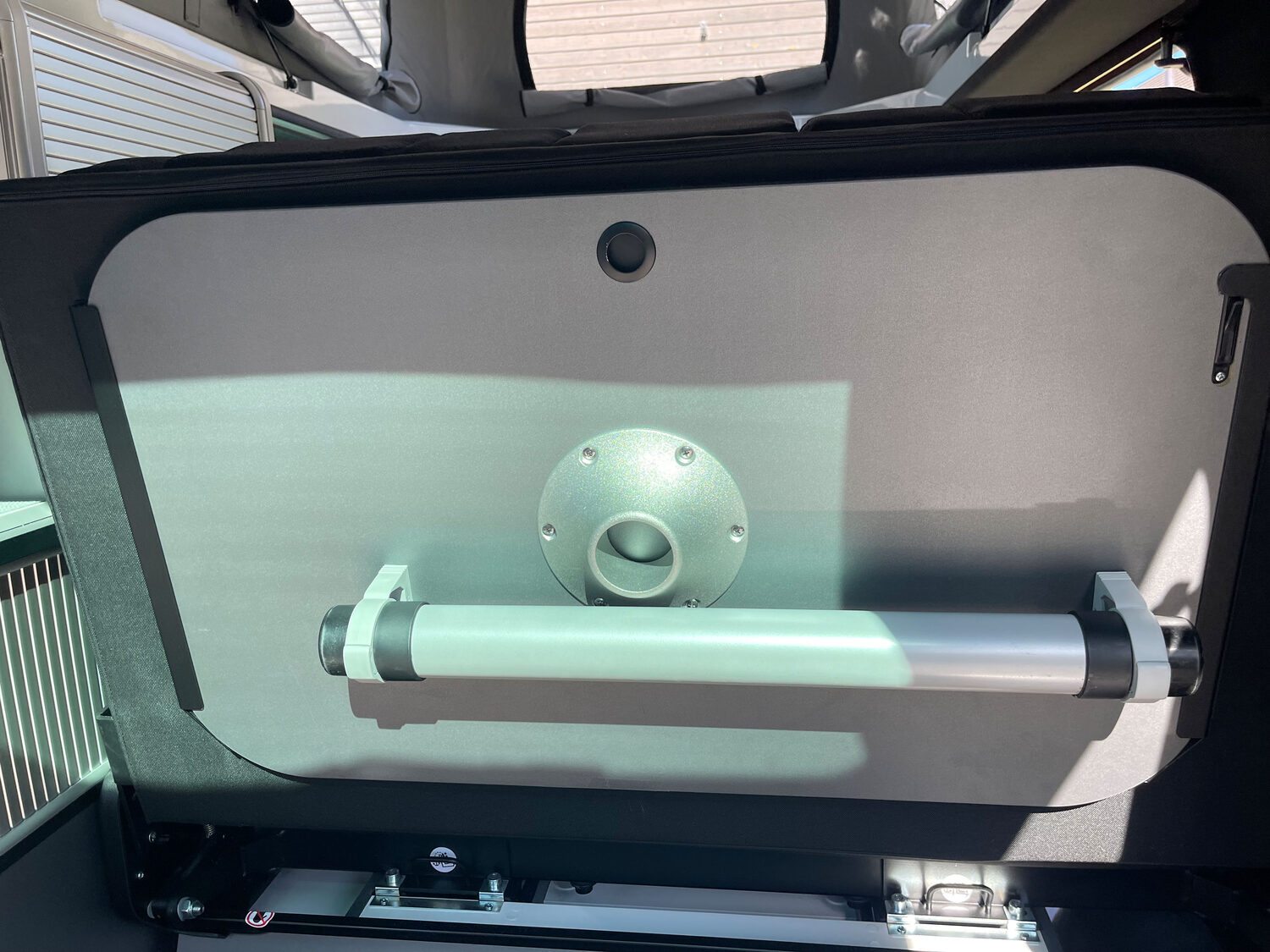 Der Tisch im Renault Trafic Spacenomad