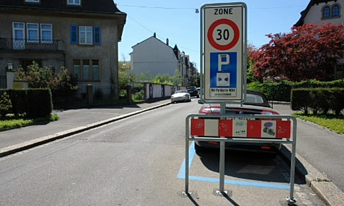 Eine repräsentative Umfrage im Auftrag der Verkehrsliga beider Basel zeigt: 68 Prozent der Bevölkerung im Kanton Basel-Stadt lehnt Tempo 30 auf Hauptverkehrsstrassen ab. Bild. Kanton BS